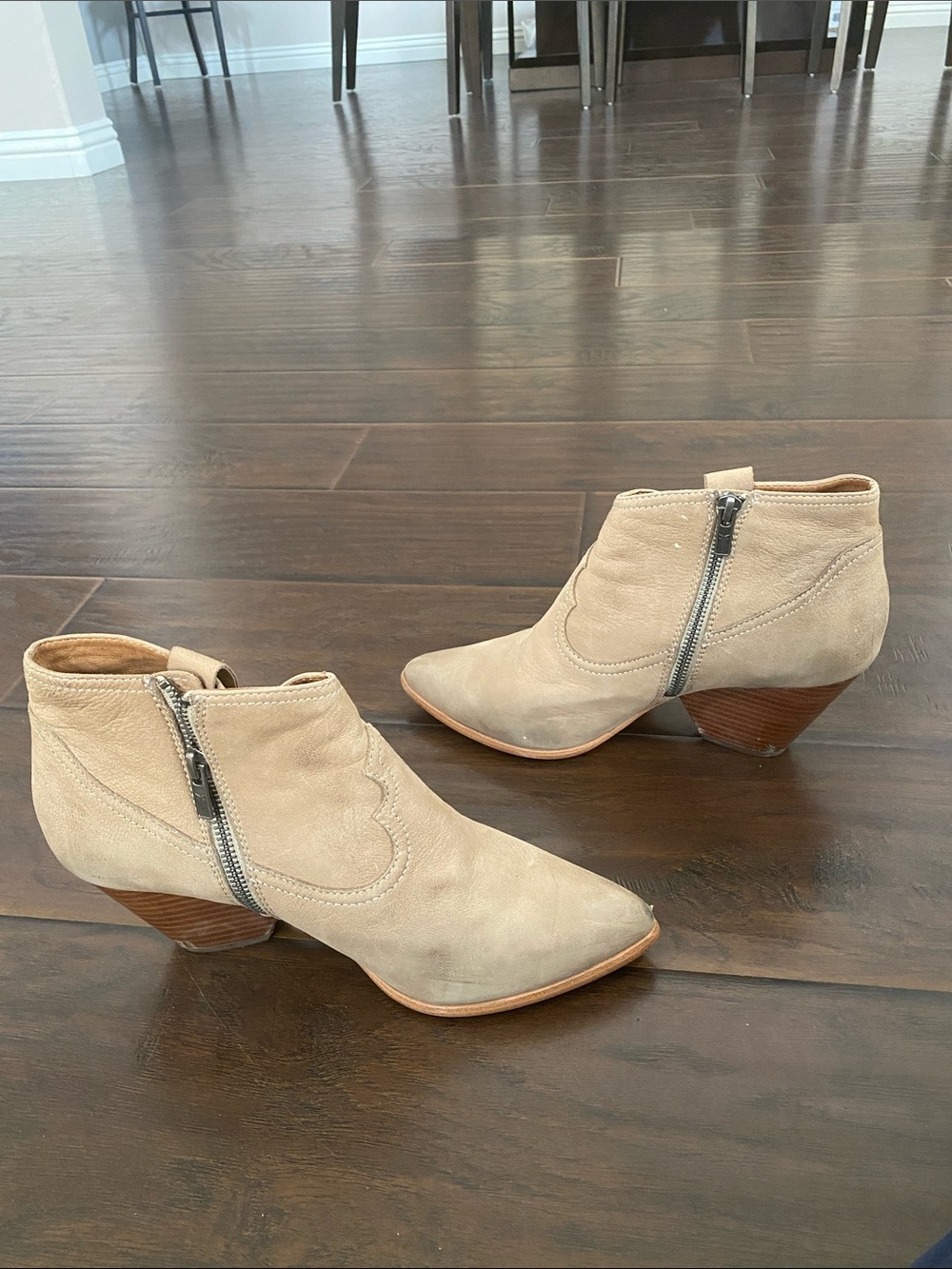 Frye Ash leather upper heeled boots women’s size 10M